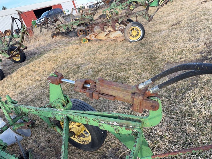 john-deere-pull-type-two-bottom-plow-image-29