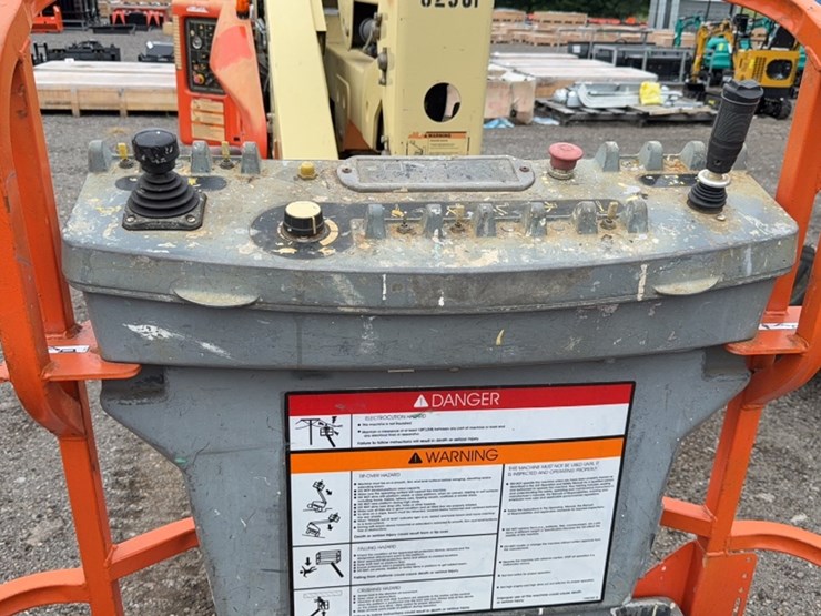 2008-jlg-e400a-image-5