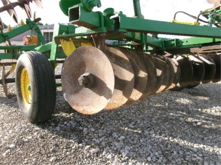 john-deere-bw-image-11