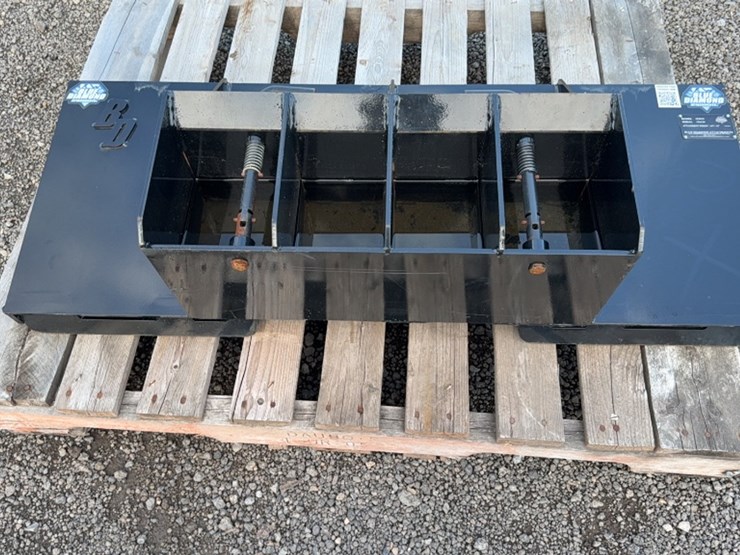 #2024-•-blue-diamond-skid-steer-to-dingo-adapter-image-2