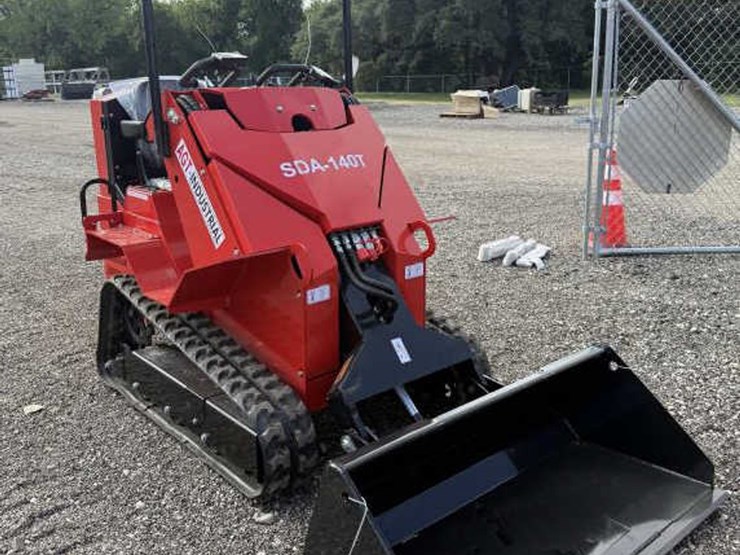 #7-•-mini-skid-steer-tracked-ride-on-loader--gas-image-3