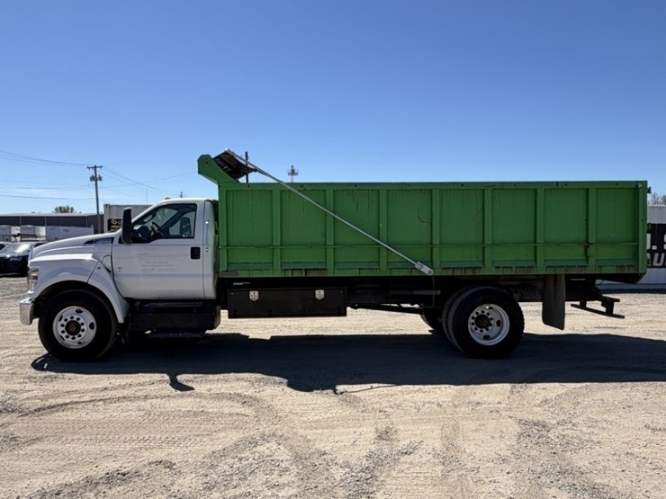 2021-ford-f650-image-8