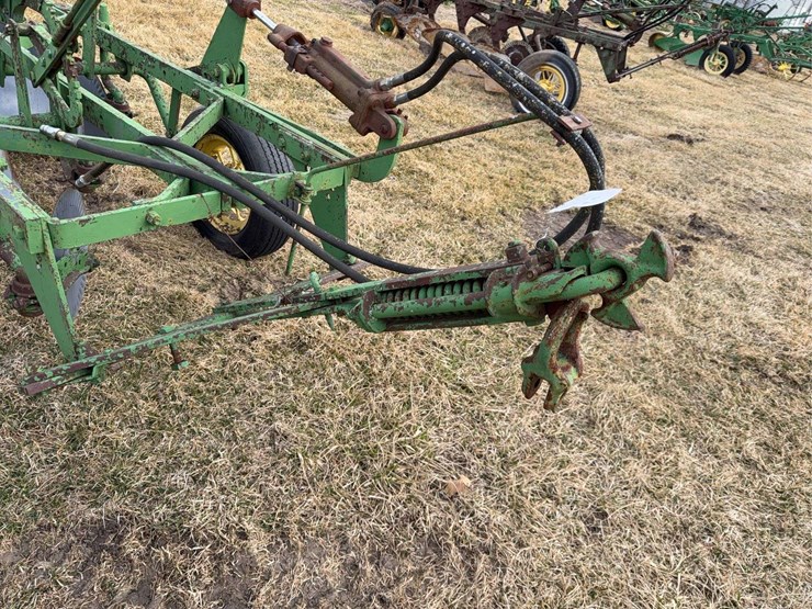 john-deere-pull-type-three-bottom-plow-image-13