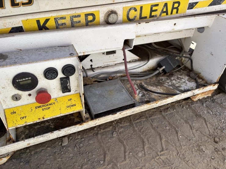 2005-custom-equipment-hb1030-image-6