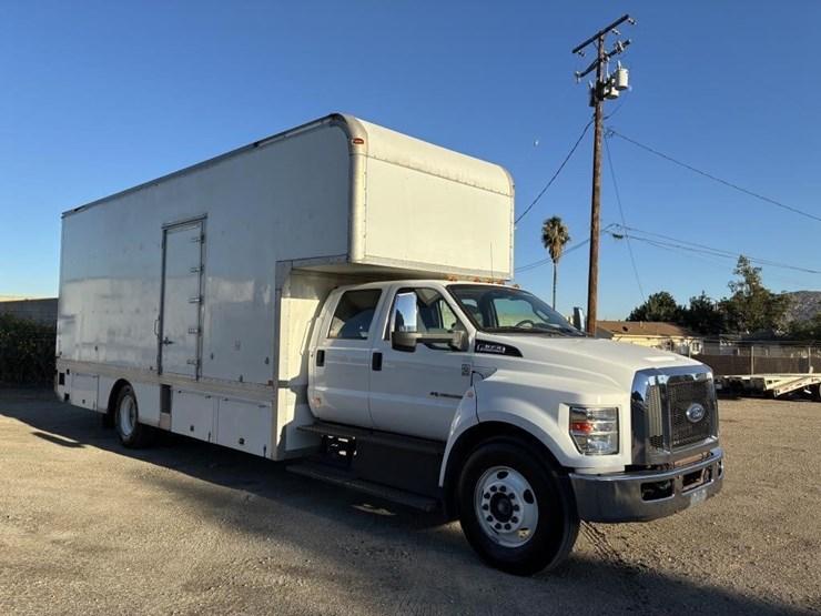 2016-ford-f650-xlt-image-2