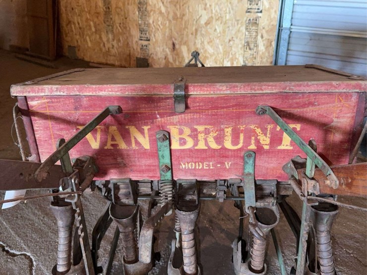 very-nice-original-van-brunt-model-v-grain-drill-image-7