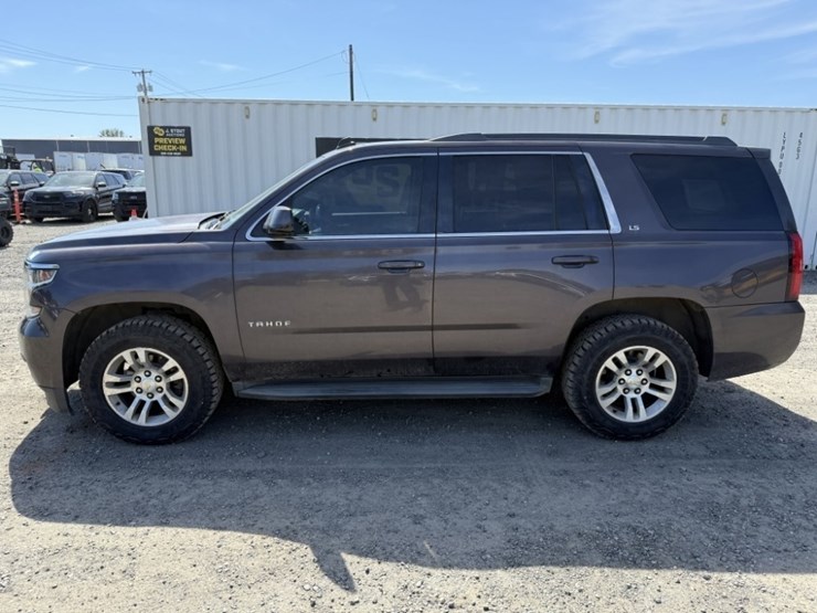 2015-chevrolet-tahoe-ls-image-7