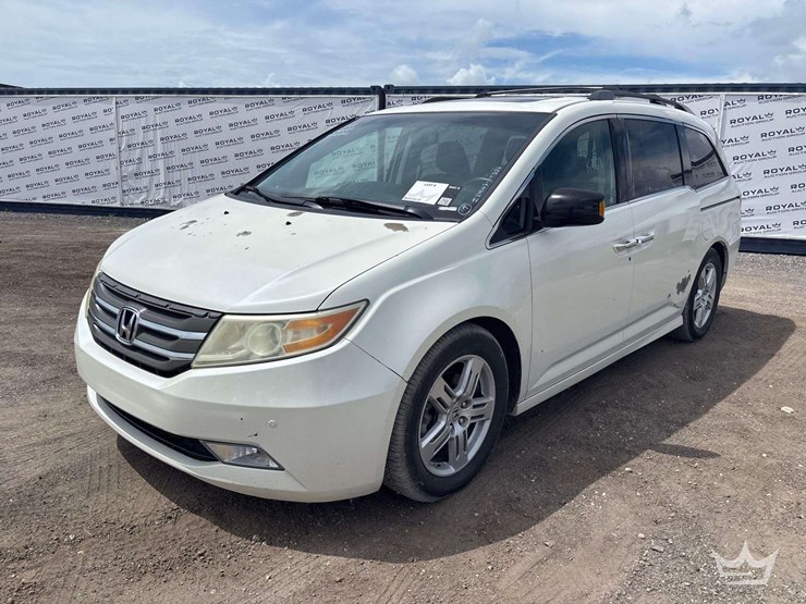 2013-honda-odyssey-image-1