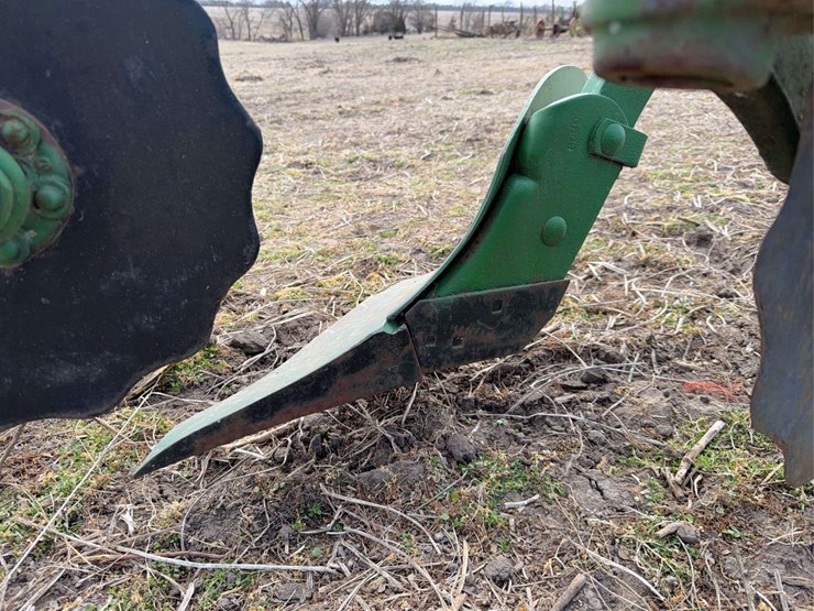john-deere-pull-type-two-bottom-plow-image-19