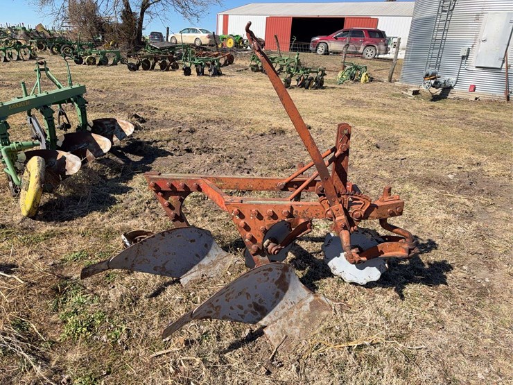 john-deere-three-point-two-bottom-plow-image-6