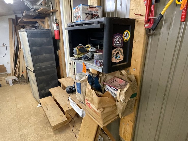 #7122-•-contents-of-cabinets-image-3
