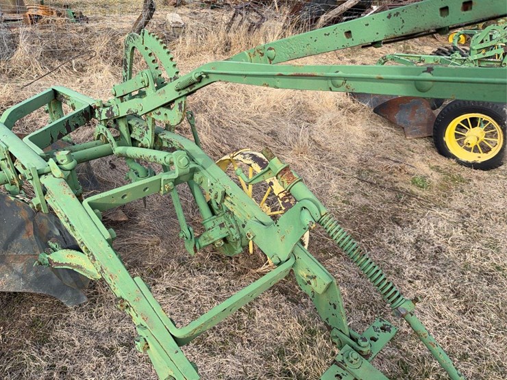 john-deere-pull-type-two-bottom-plow-image-12