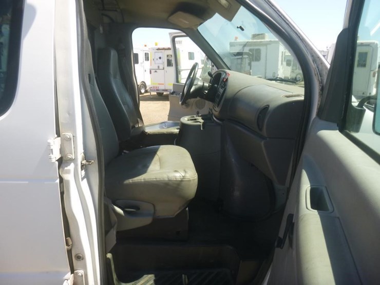 2000-ford-e350-image-16