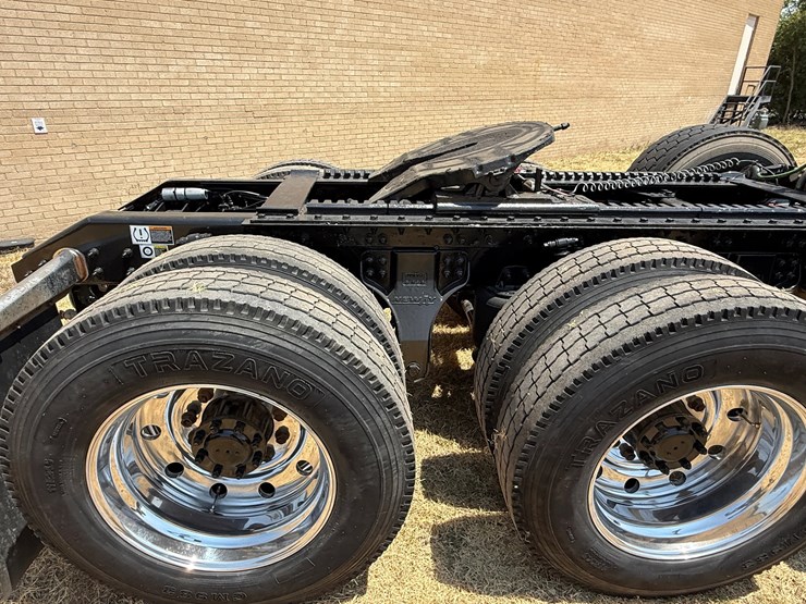 2020-kenworth-t800-image-14