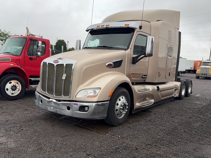 2016-peterbilt-579-image-1