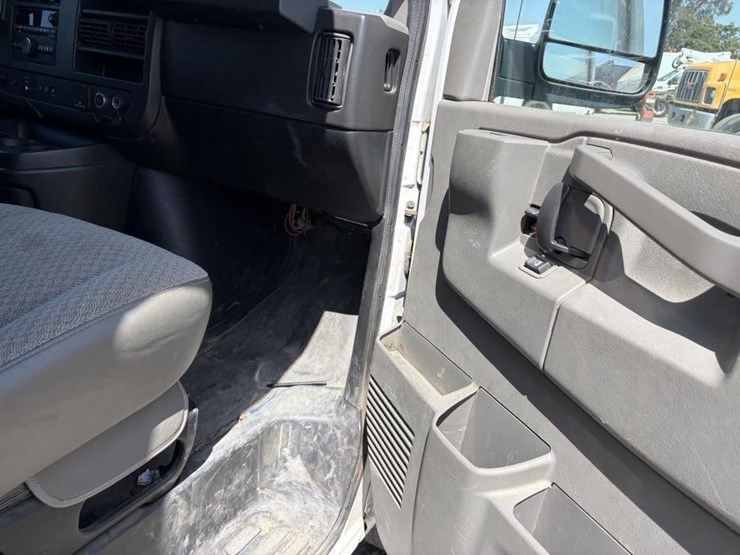 2019-chevrolet-express-g3500-image-10