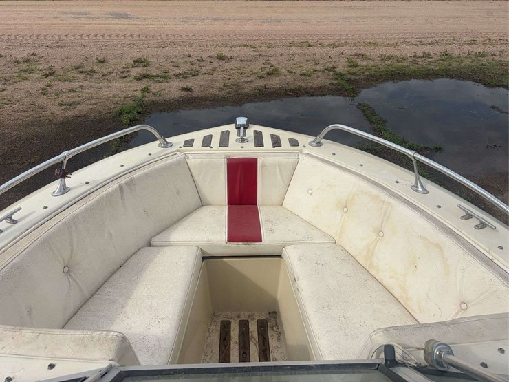 18’-cobalt-boat-and-trailer-image-32
