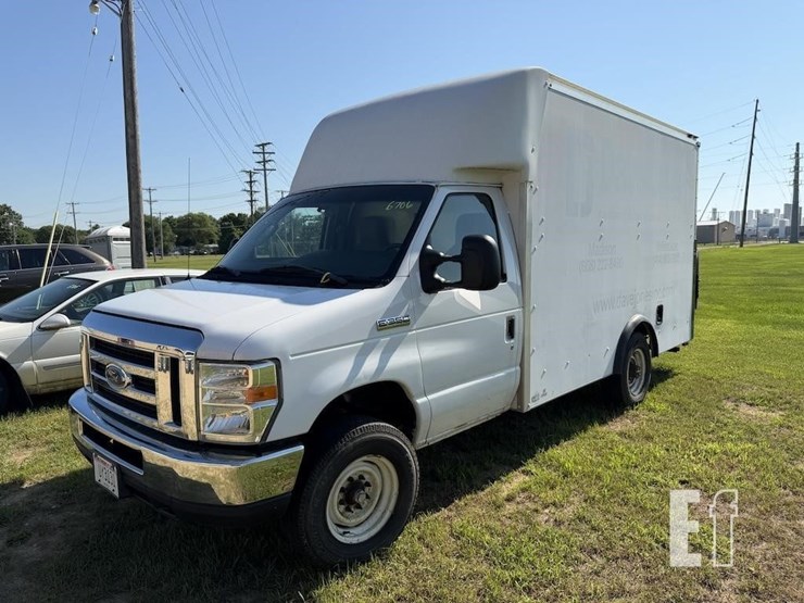 2017-ford-e350-image-1