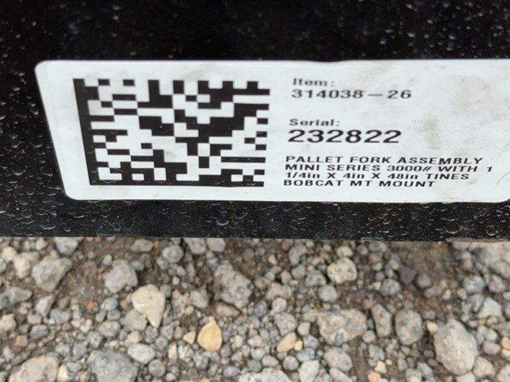 #2071-•-blue-diamond-48"-mini-skid-steer-pallet-forks-image-3