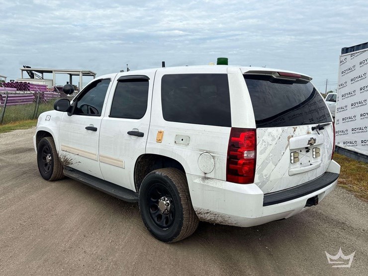2011-chevrolet-tahoe-image-4