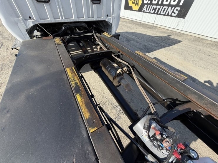 2021-ford-f650-image-35