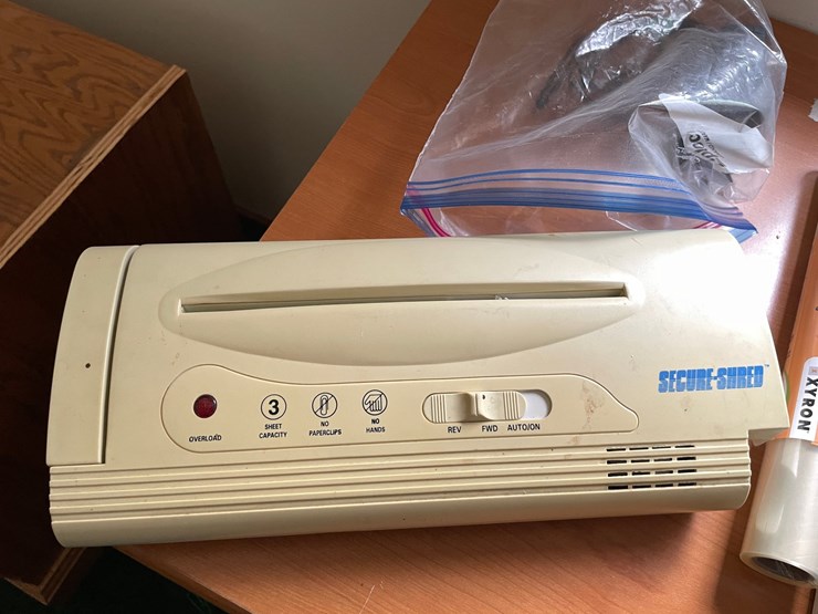 #7312-•-laminator-and-portable-shredder-image-6