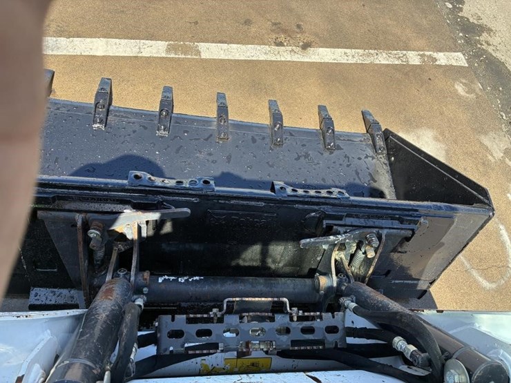 2022-bobcat-s590-image-8