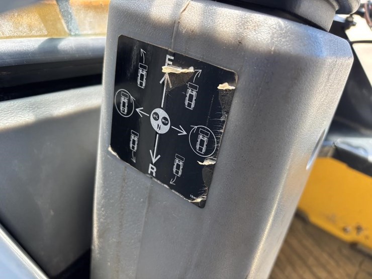 2018-yanmar-s220r-image-23