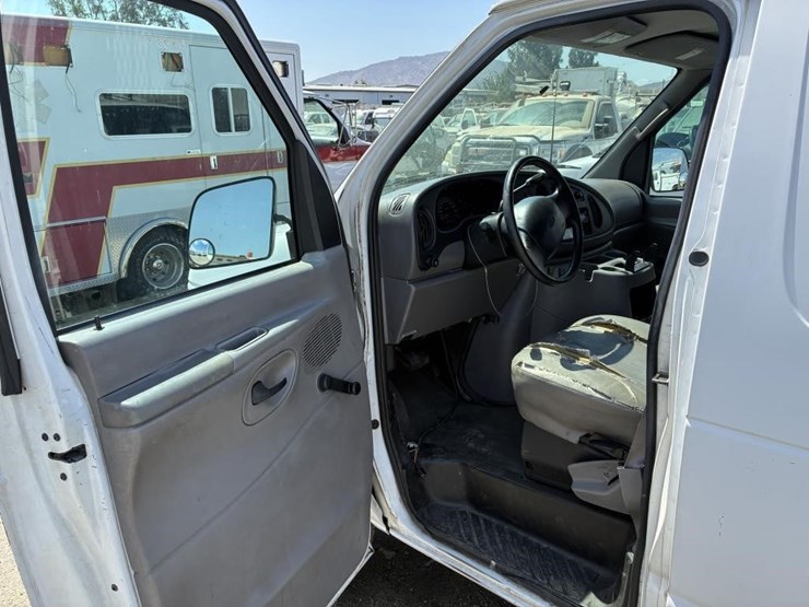2001-ford-e350-sd-image-18