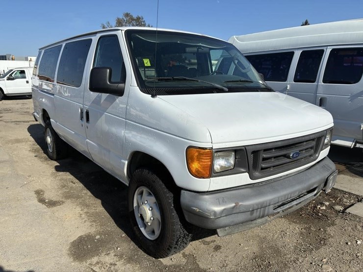 2007-ford-e350-image-2