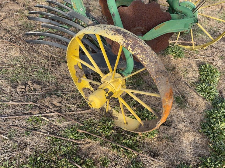 john-deere-pull-type-two-bottom-plow-image-9