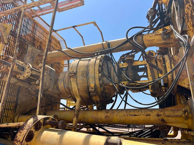 2007-utility-3-axle-image-10