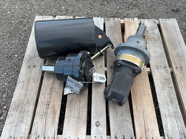 #2037-•-pallet-of-post-hole-auger-parts-image-1