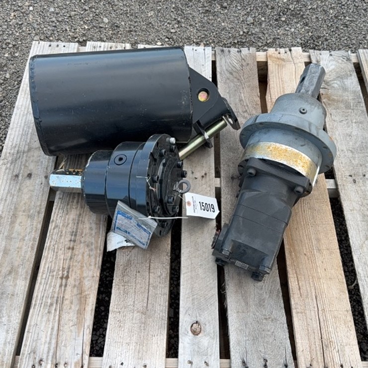 #2037 • PALLET OF POST HOLE AUGER PARTS