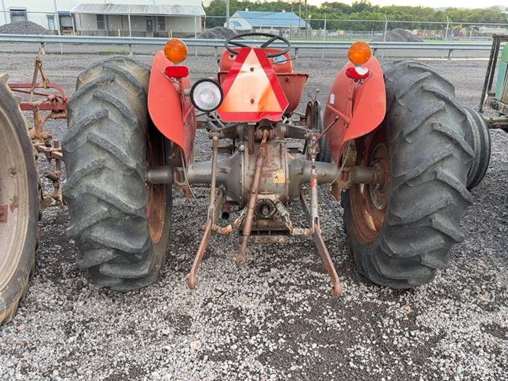 massey-ferguson-135-image-10