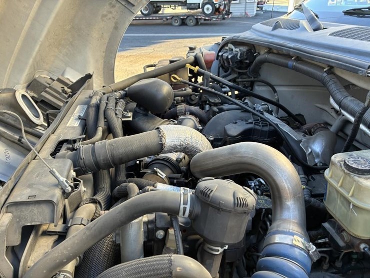 2016-ford-f650-xlt-image-11