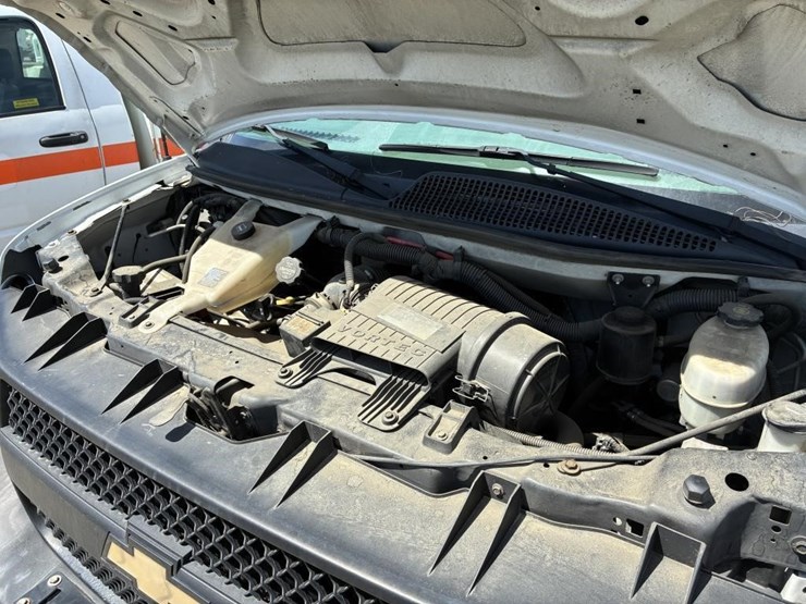 2014-chevrolet-express-3500-image-9