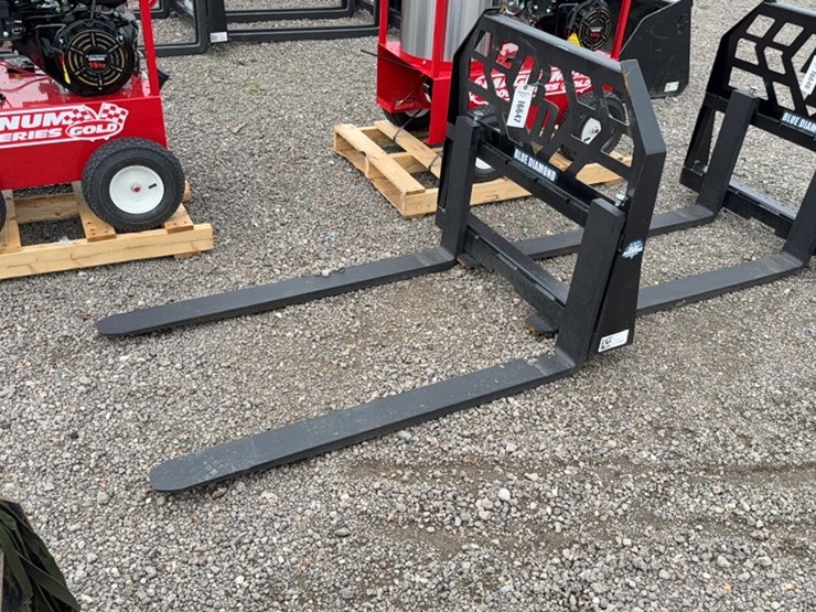 #2072-•-blue-diamond-48"-mini-skid-steer-pallet-forks-image-1