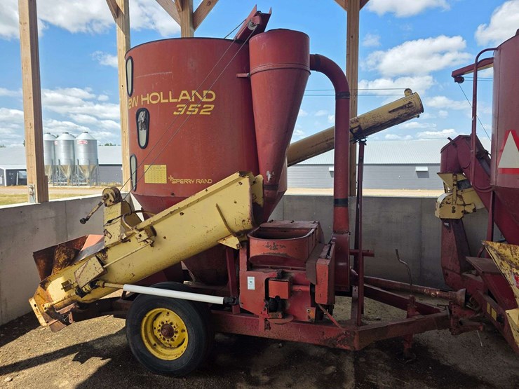 new-holland-352-image-31