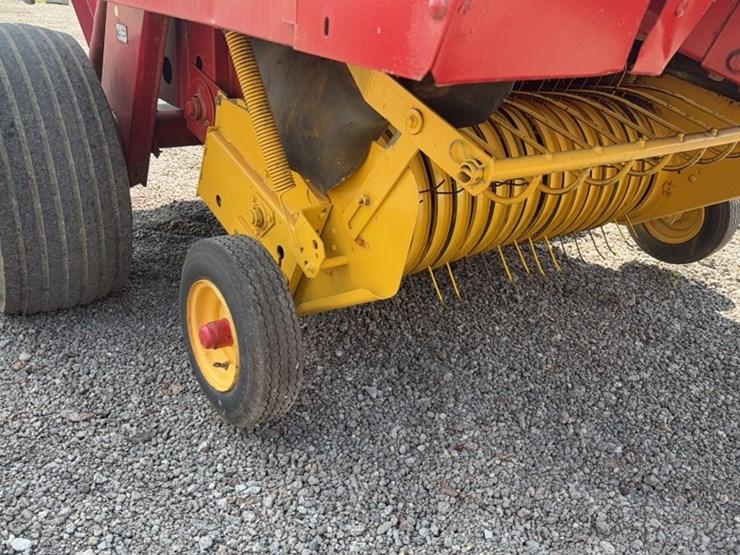 new-holland-650-image-4