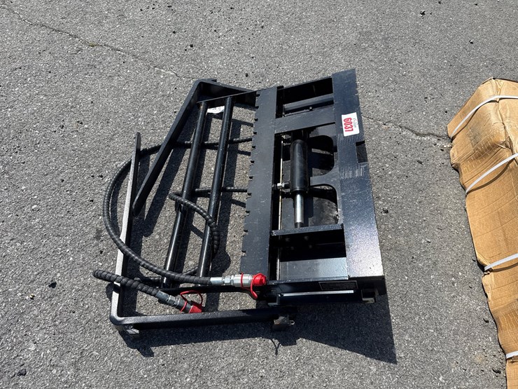 #6037-•-30"-dingo-hyd-sliding-pallet-forks-image-2