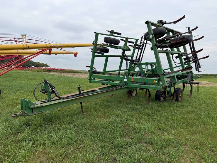 john-deere-680-image-1