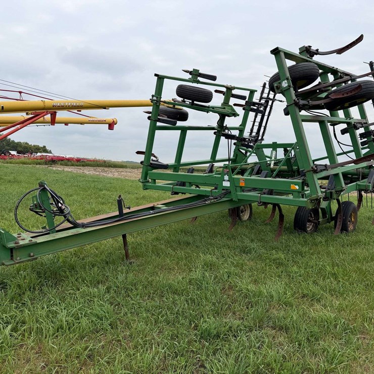 JOHN DEERE 680