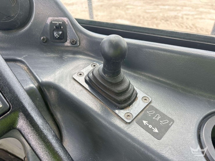 2022-deere-260e-image-35