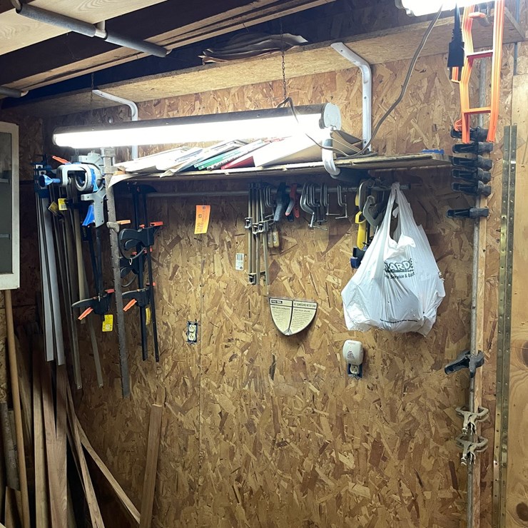 #7130 • Contents of Shelving and Corner