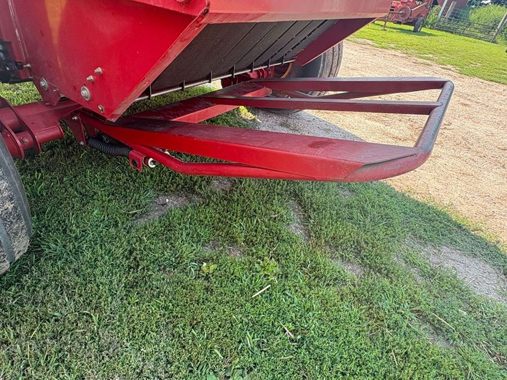 2011-new-holland-br7090-image-14