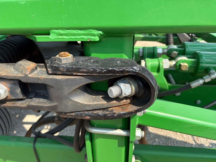 2014-john-deere-2410-image-12