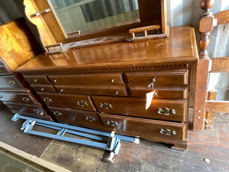 dresser-33-image-7