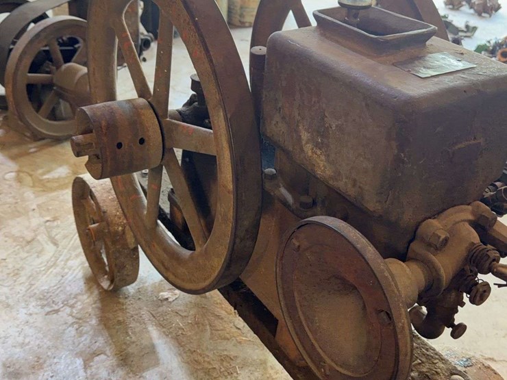 rock-island-2-1/2-horse-hit-and-miss-engine-with-cart-image-12