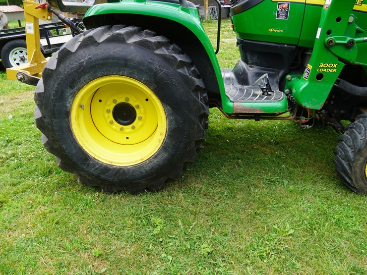 2007-john-deere-3320-image-53